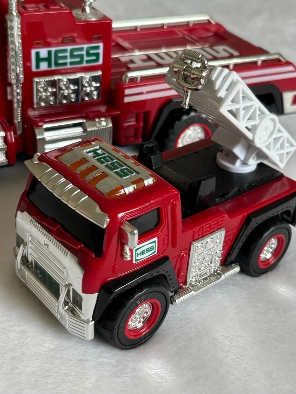 2015 Hess firetruck & ladder rescue vehicle